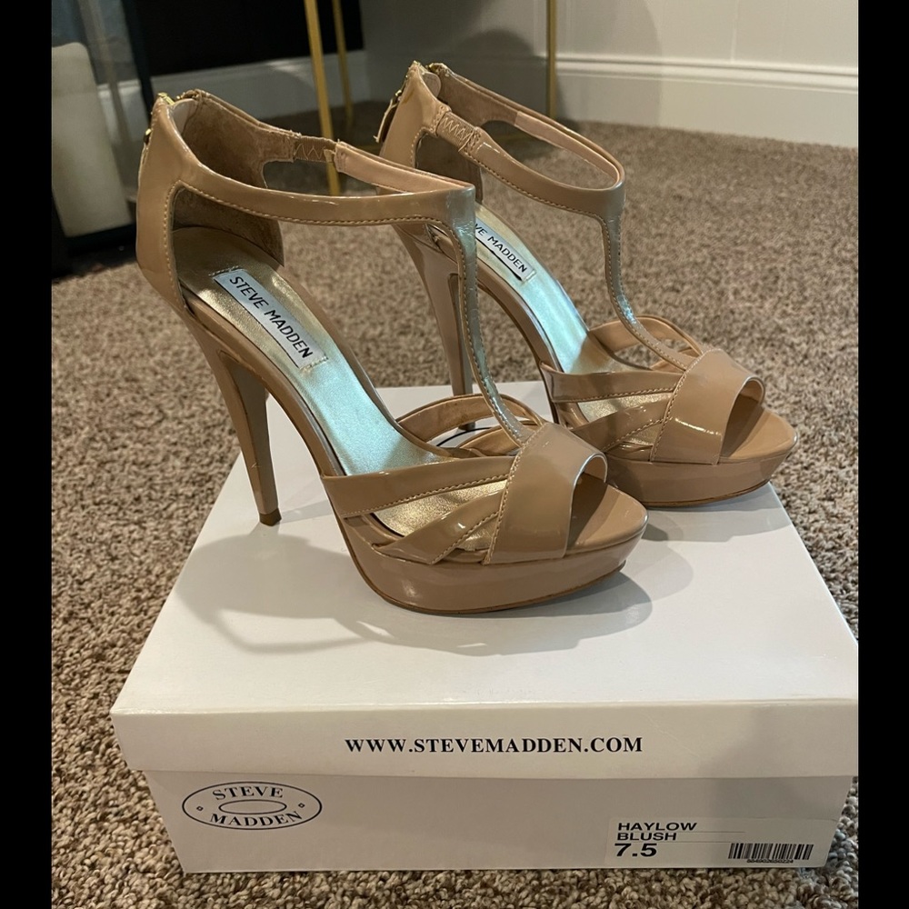 3.5” paten leather heeled sandal